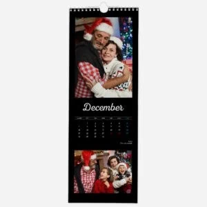 Stenski kuhinjski koledar s fotografijo. Črn koledar