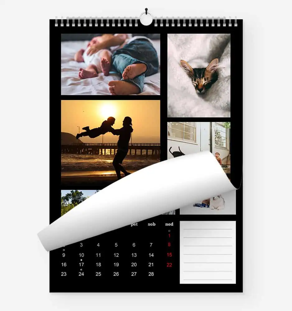 Stenski koledar s fotografijami.