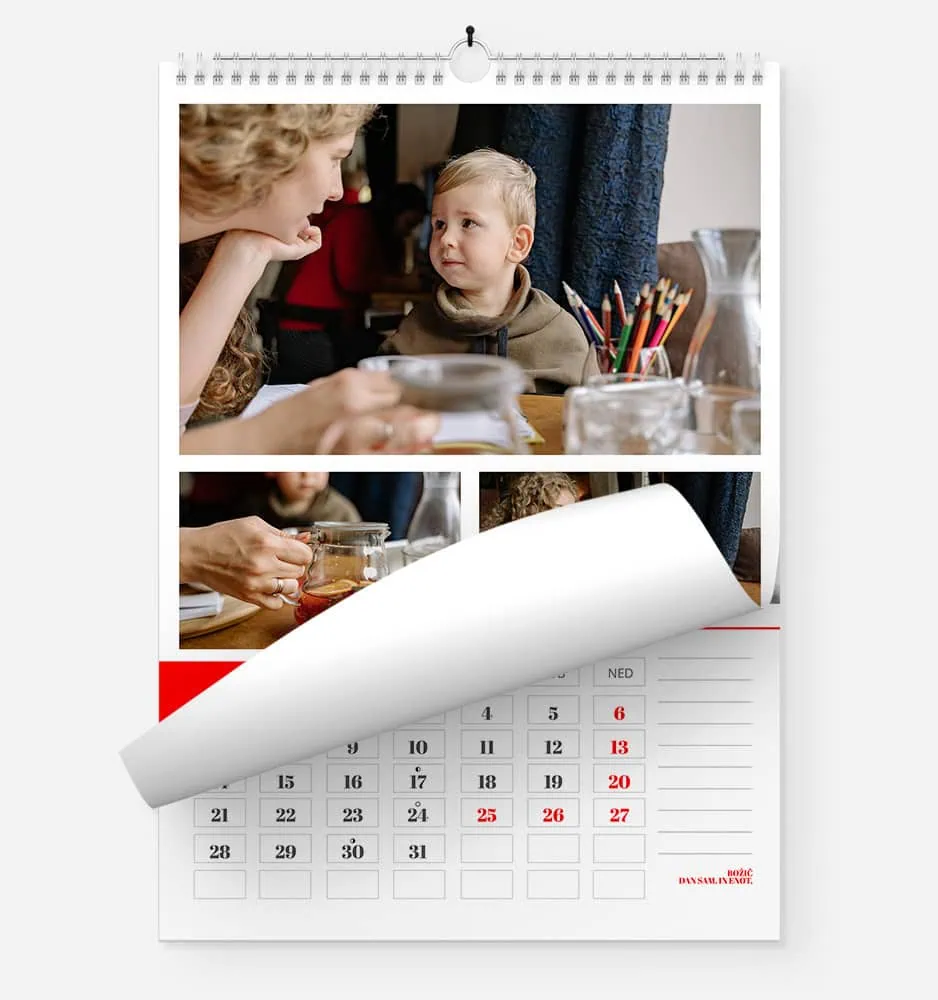 Stenski koledar s fotografijami.
