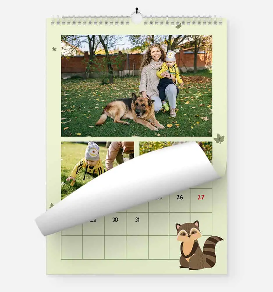Stenski koledar s fotografijami.
