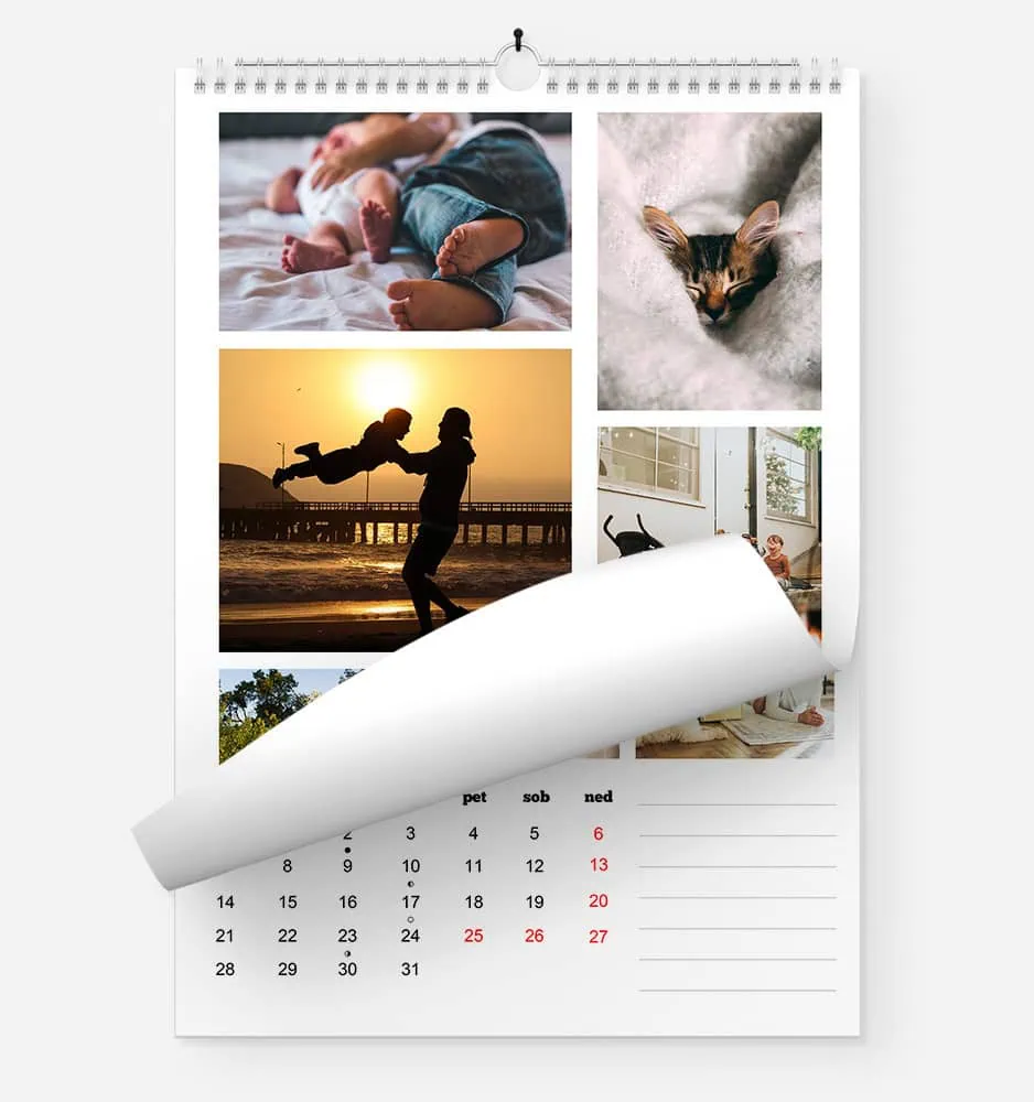 Stenski koledar s fotografijami.