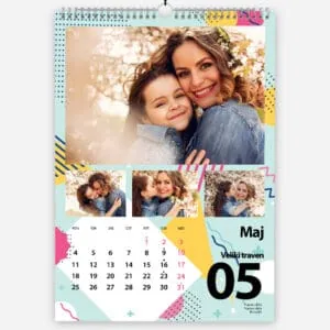 Stenski koledar s fotografijami.