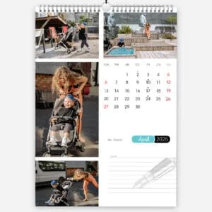 Stenski koledar s fotografijami.