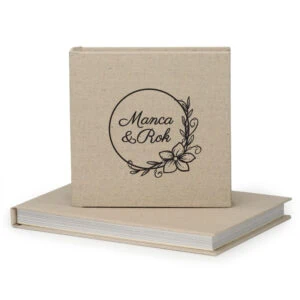 Professionalna fotoknjiga s klasično platnico.