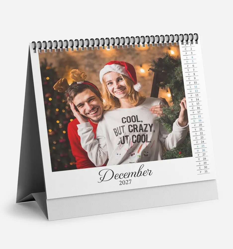 vertikal_k_0 Festive couple celebrating Christmas in December 2023 with holiday decorations.