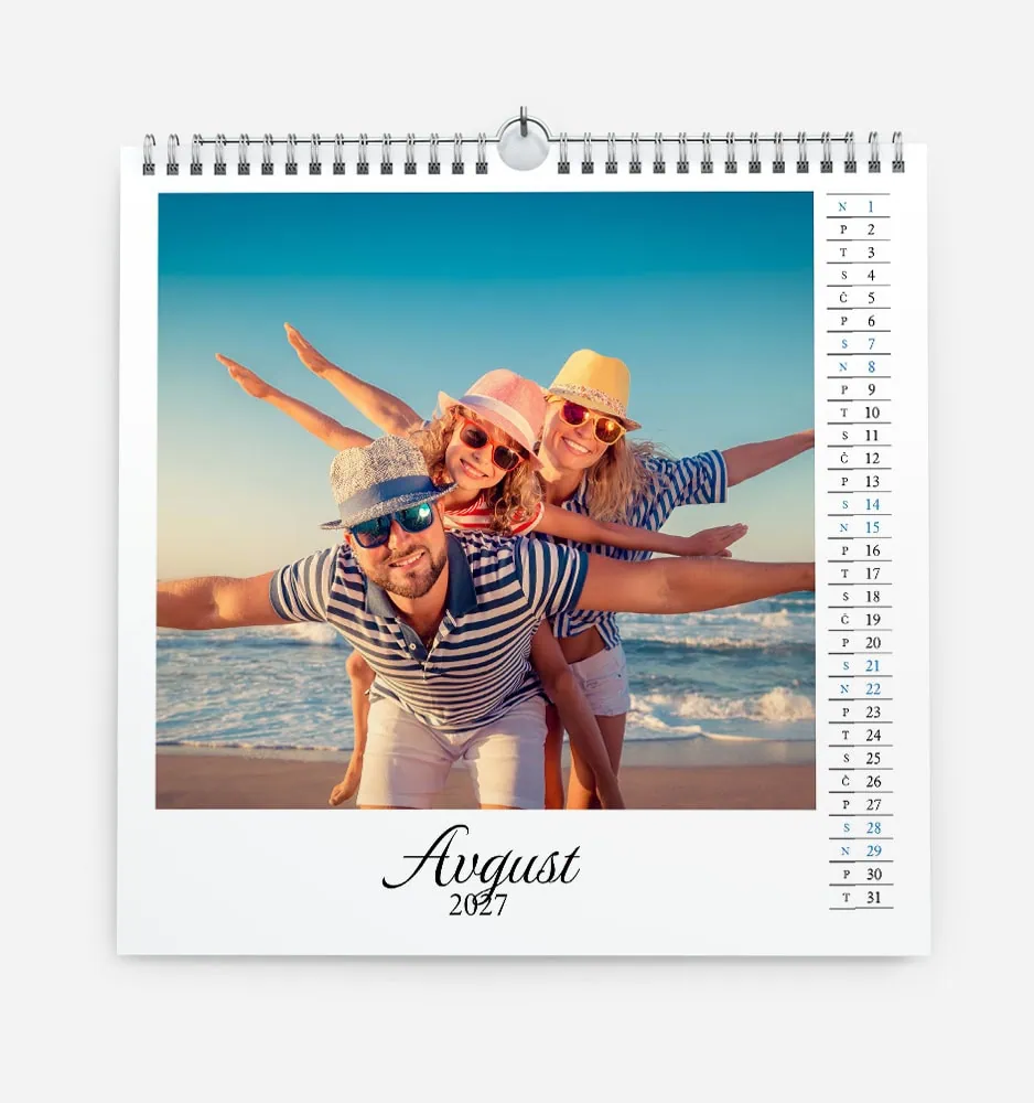 vertikal_k_7 Happy friends enjoying summer beach day in August 2023.