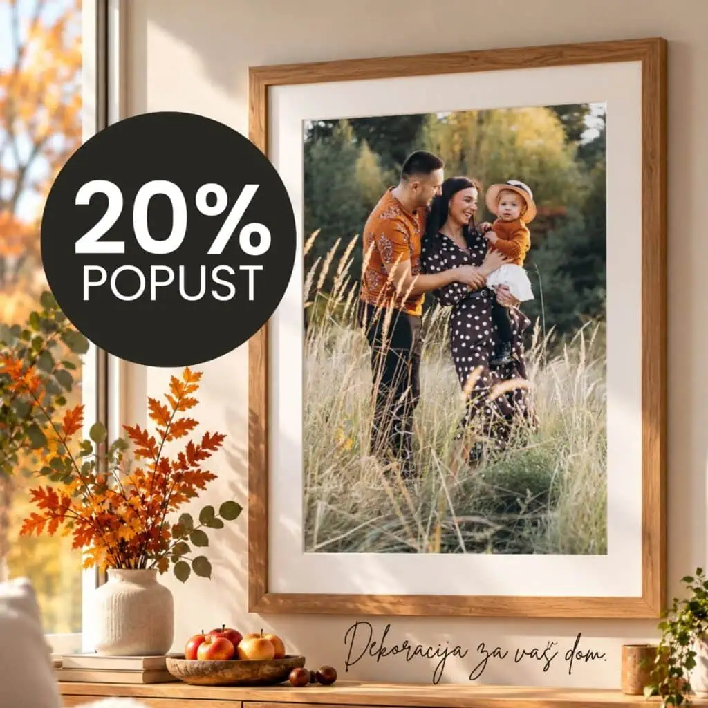 Family photo in a wooden frame with autumn decor and a 20% discount badge.